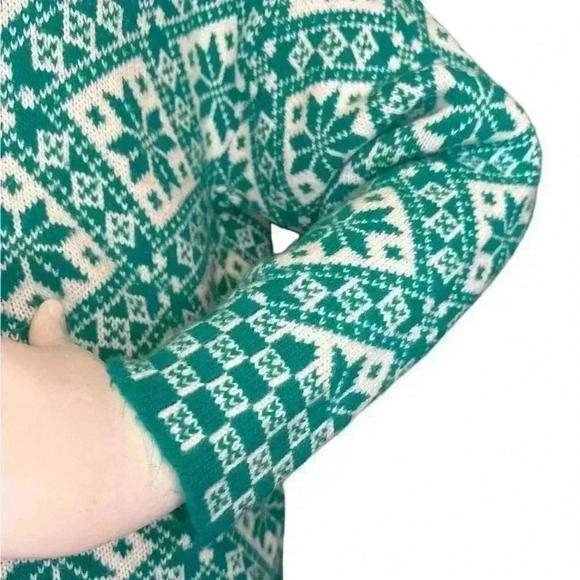 Cabin Creek Green/ white poinsettias pattern crew neck style sweater. - Picture 4 of 12